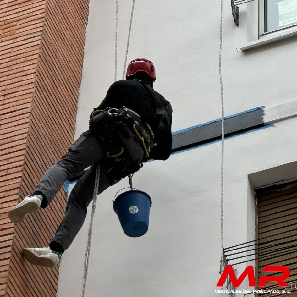 Rehabilitación de fachada con pintura - MR Verticales del Principado Gijón
